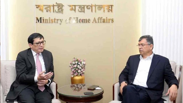 বাংলাদেশের স্বরাষ্ট্রমন্ত্রীর সঙ্গে সৌজন্য সাক্ষাৎ করলেন সিঙ্গাপুরের বিদায়ী চার্জ ডি’অ্যাফেয়ার্স